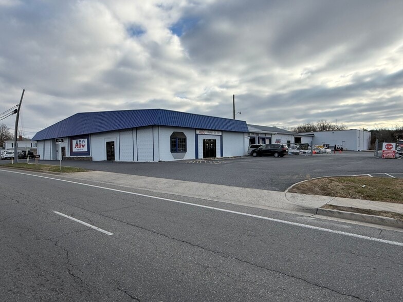2020 S Main St, Harrisonburg, VA for lease - Primary Photo - Image 1 of 1