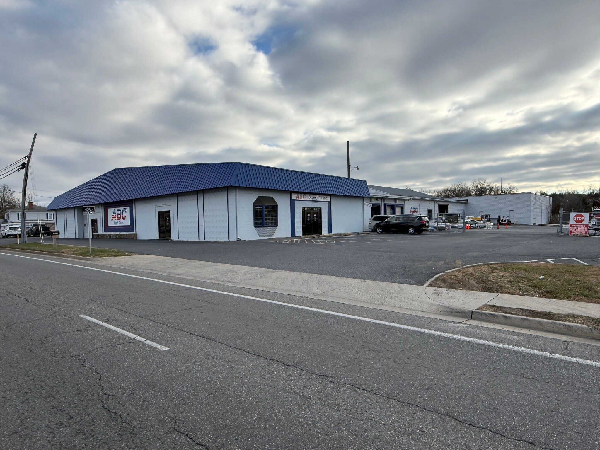 2020 S Main St, Harrisonburg, VA for lease Primary Photo- Image 1 of 2