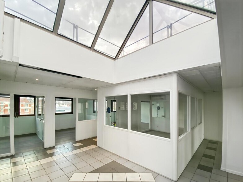Office in Ivry-sur-Seine for lease - Building Photo - Image 3 of 6