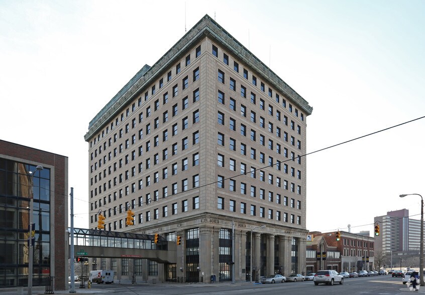 432 N Saginaw St, Flint, MI à louer - Photo principale - Image 1 de 11