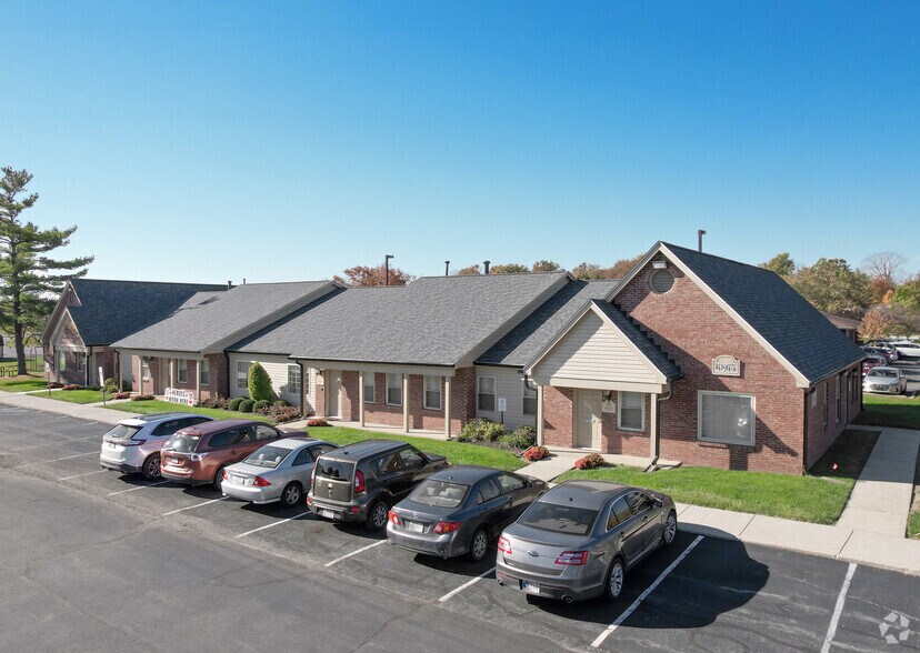 6825 Parkdale Pl, Indianapolis, IN à louer - Photo du bâtiment - Image 2 de 2