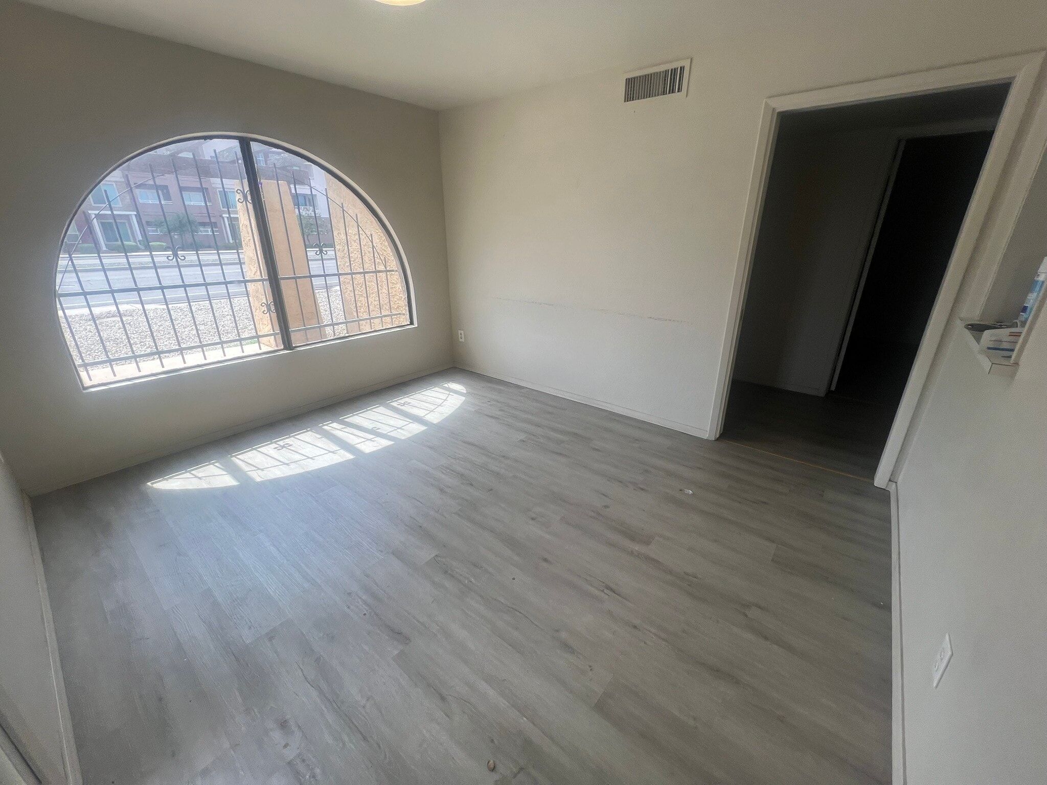 860 W Southern Ave, Mesa, AZ for lease Interior Photo- Image 1 of 7