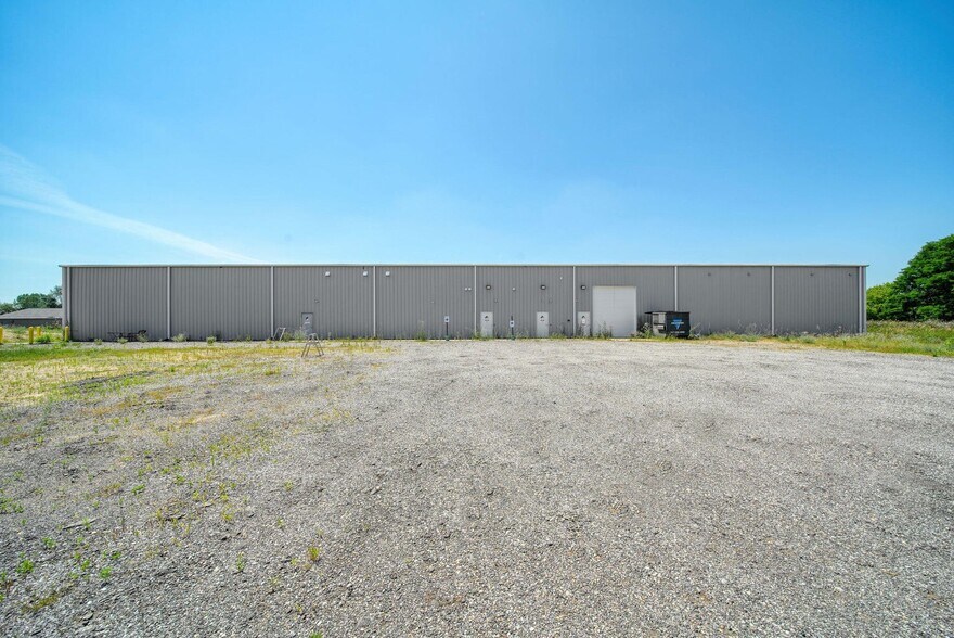8975 Page Ave, Jackson, MI à vendre - Photo du bâtiment - Image 3 de 45