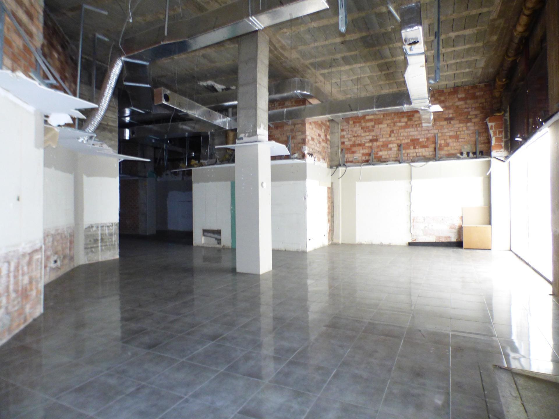 Retail in Manresa, Barcelona for lease Interior Photo- Image 1 of 11