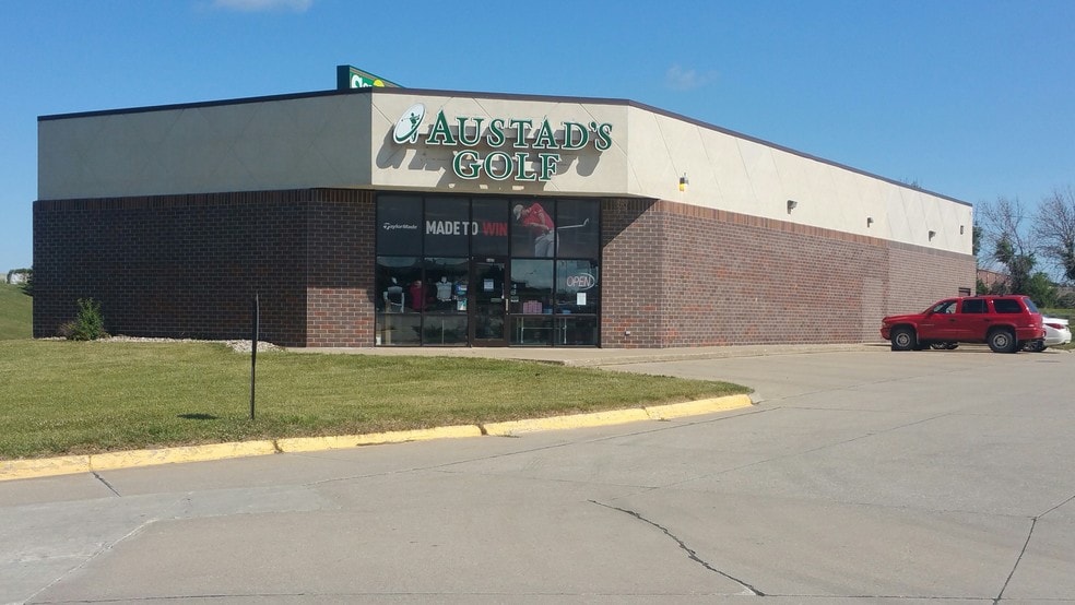 4405 Southern Hills Dr, Sioux City, IA à vendre - Photo principale - Image 1 de 22