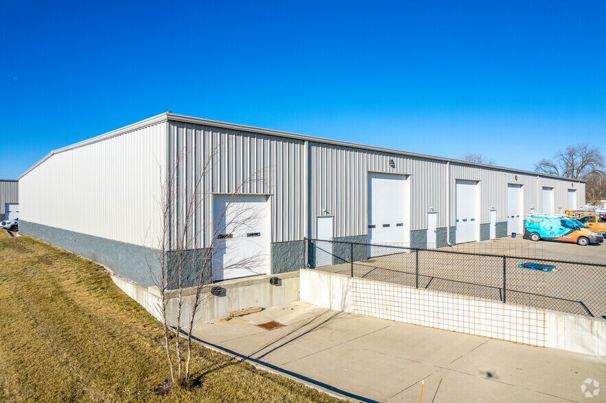 808 SW Cherry St, Ankeny, IA à louer - Photo du bâtiment - Image 2 de 5