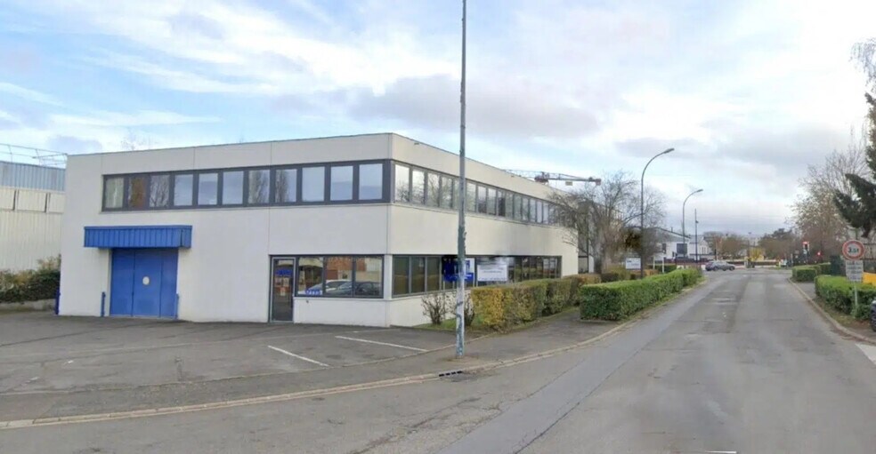 Office in Sartrouville for lease - Building Photo - Image 2 of 5