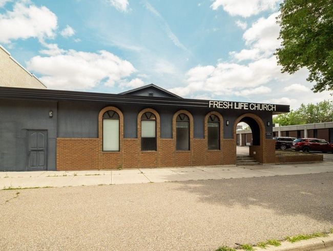 Plus de détails pour 327 10 St S, Lethbridge, AB - Spécialité à vendre