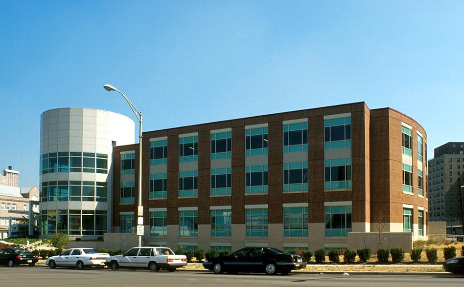 310 Central Ave, East Orange, NJ à louer - Photo du bâtiment - Image 2 de 22