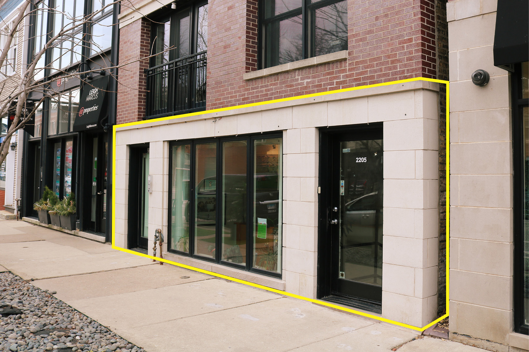 2205 W Roscoe St, Chicago, IL for lease Building Photo- Image 1 of 26