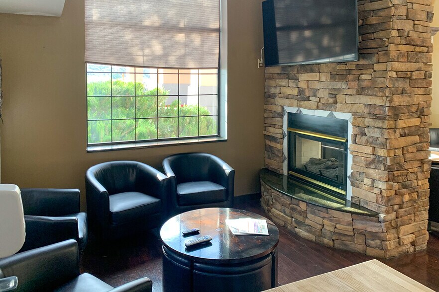 166 US Highway 20 S, Thermopolis, WY à vendre - Hall d’entrée - Image 3 de 6