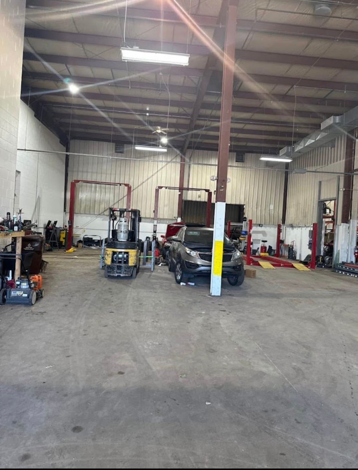 923 E Michigan Ave, Battle Creek, MI for lease Interior Photo- Image 1 of 3