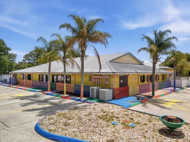 1330 Knox McRae Dr, Titusville, FL à vendre - Photo du bâtiment - Image 2 de 106