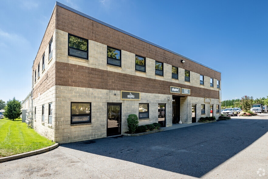 62 S 2nd St, Deer Park, NY for lease - Building Photo - Image 3 of 6