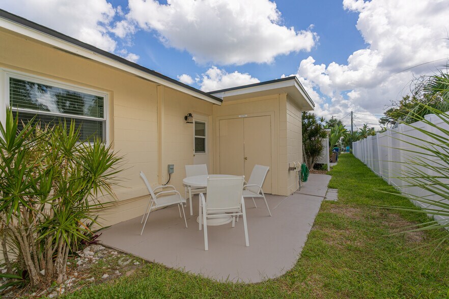 2308 Bay Blvd, Indian Rocks Beach, FL à vendre - Photo du bâtiment - Image 3 de 46