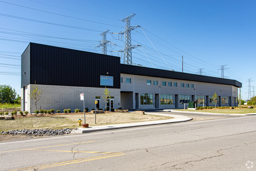 3009 Hawthorne Rd, Ottawa, ON for sale - Primary Photo - Image 1 of 1