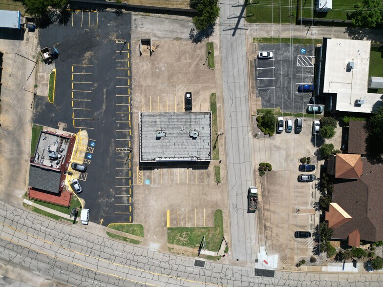 2800 Brown Trl, Bedford, TX à vendre - Photo du bâtiment - Image 3 de 6