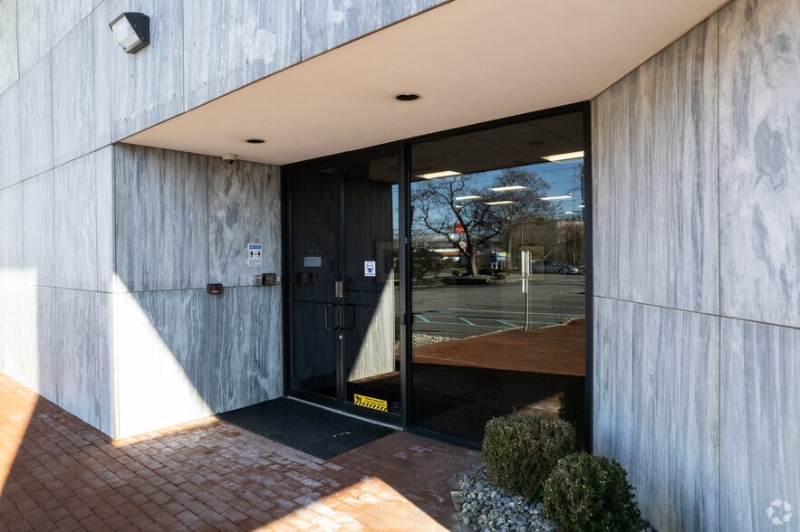 370 W Passaic St, Rochelle Park, NJ for sale - Building Photo - Image 3 of 12