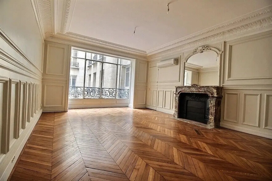 Office in Paris for lease - Interior Photo - Image 1 of 6