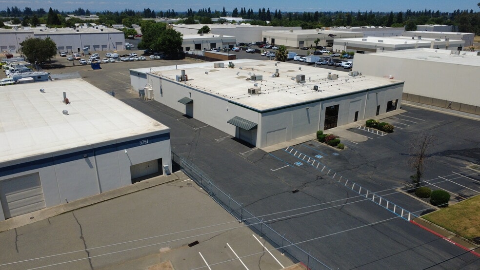 3850 Happy Ln, Sacramento, CA for lease - Building Photo - Image 3 of 5