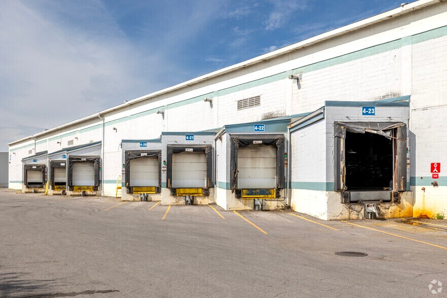 2555 Ave Dollard, Montréal, QC for lease - Building Photo - Image 3 of 6