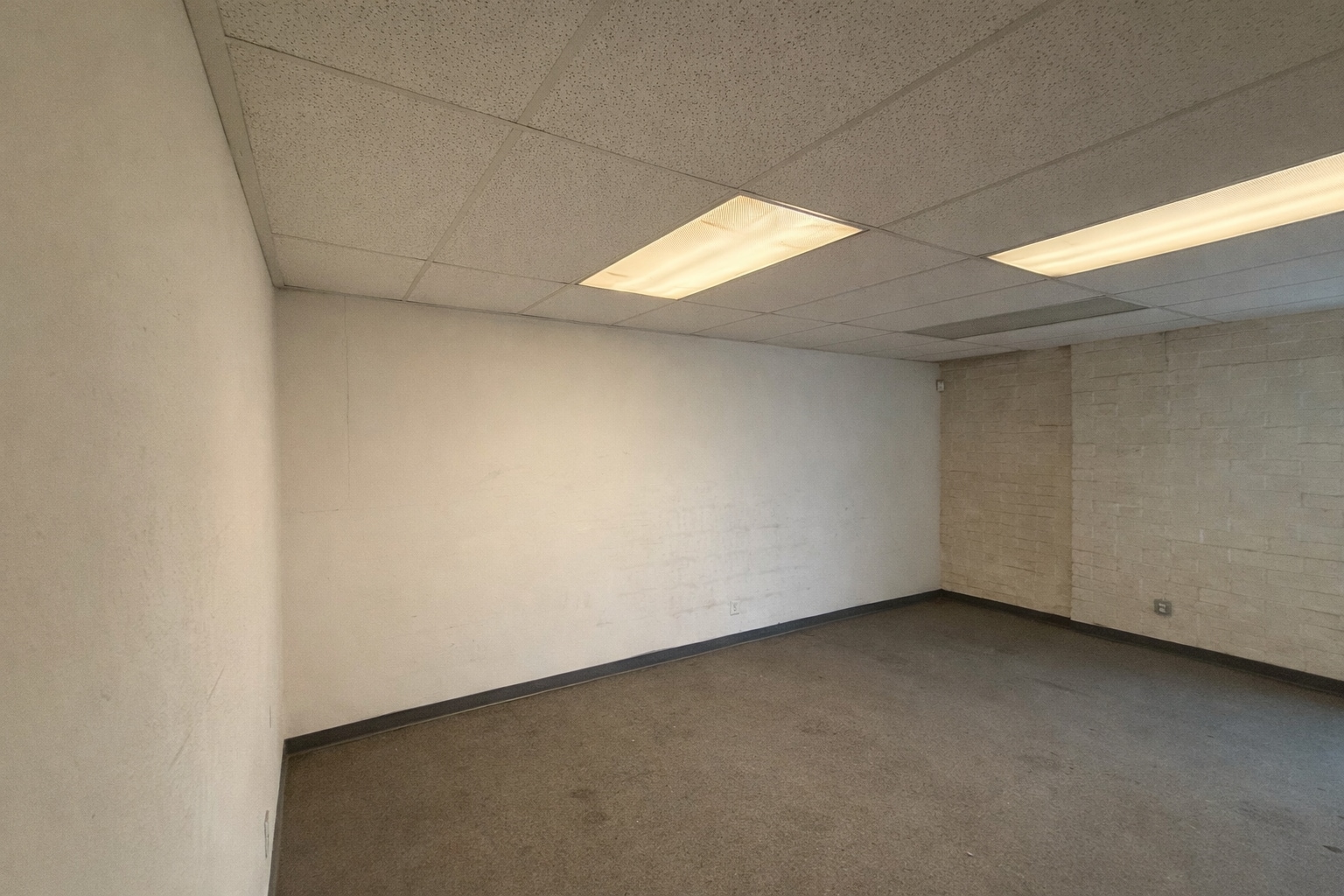 5320 Wells Park Rd, West Jordan, UT for lease Interior Photo- Image 1 of 3