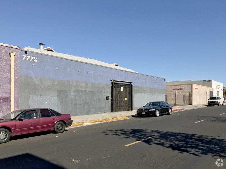 777 Stanford, Los Angeles, CA à louer - Photo principale - Image 2 de 22