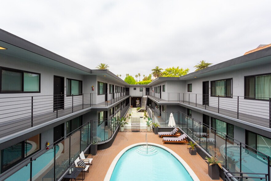 1836 N Gramercy Pl, Los Angeles, CA à vendre - Photo du bâtiment - Image 3 de 4