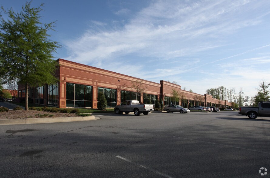 1715 N Brown Rd, Lawrenceville, GA à louer - Photo du bâtiment - Image 2 de 6