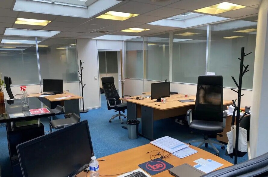 4-6 Rue D'Orleans, Saint-Cloud à louer - Photo du bâtiment - Image 3 de 20