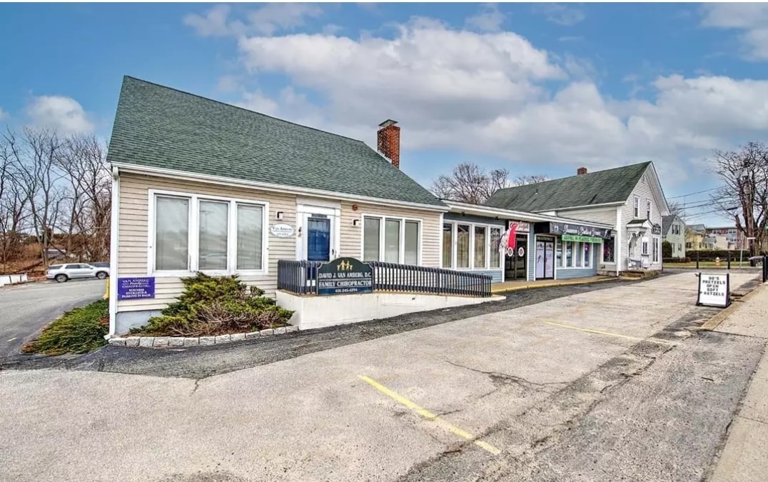 606-608 Metacom Ave, Warren, RI for sale Primary Photo- Image 1 of 3