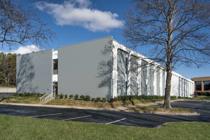 200 Executive Center Dr, Greenville, SC à louer - Photo principale - Image 1 de 3