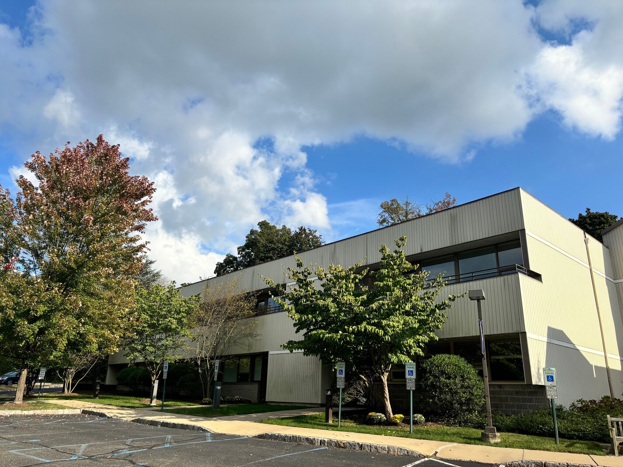 220 Ridgedale Ave, Florham Park, NJ à louer Photo du bâtiment- Image 1 de 56