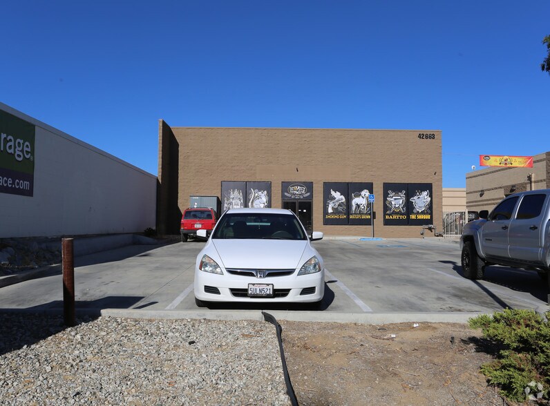 42704 10th St W, Lancaster, CA à vendre - Photo du bâtiment - Image 3 de 11