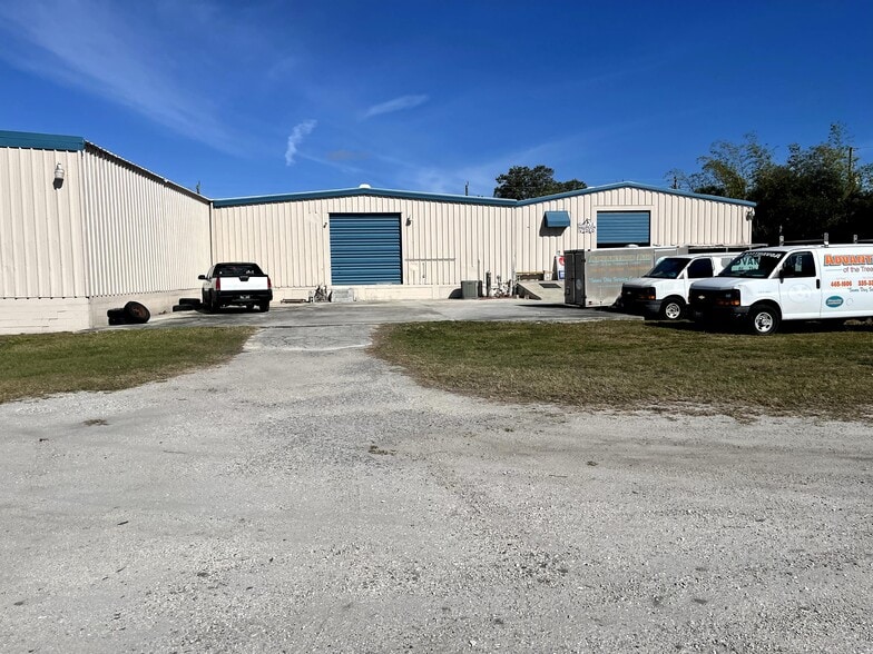 601-605 S Market Ave, Fort Pierce, FL for lease - Building Photo - Image 2 of 5