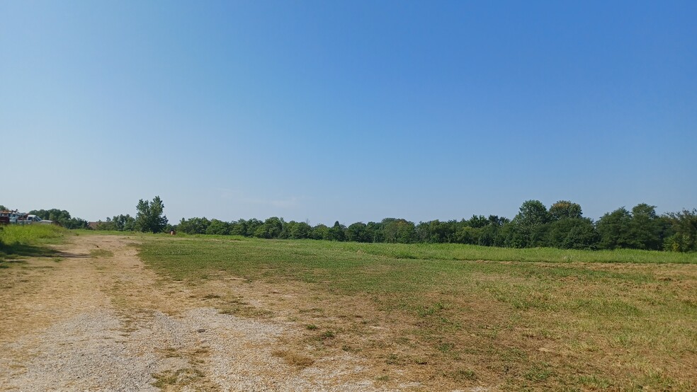 0000 Hwy 64, Oakland, TN for sale - Primary Photo - Image 2 of 12