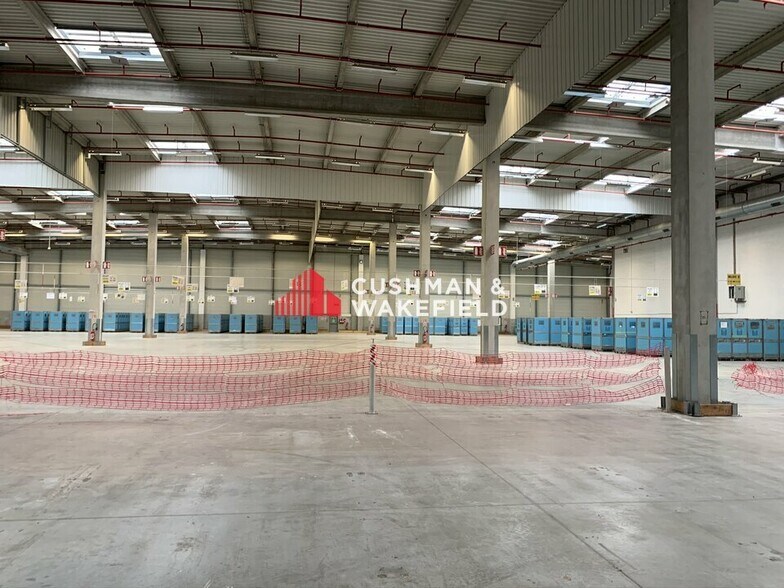 Office in Baziege for lease - Interior Photo - Image 2 of 12