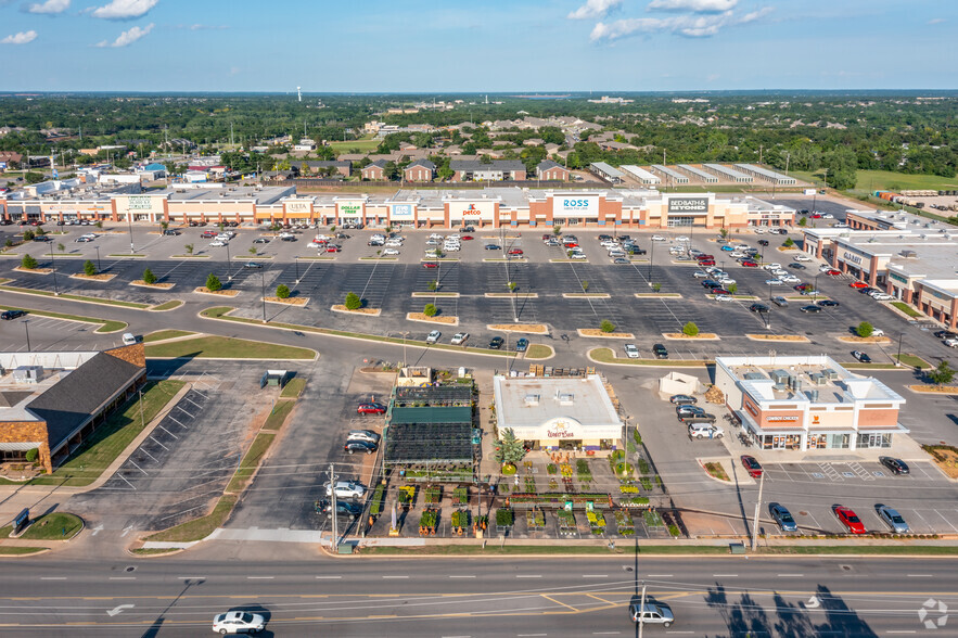 210-412 S Bryant Ave, Edmond, OK for lease - Building Photo - Image 2 of 18