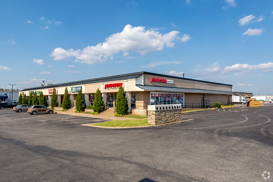 4343 S Memorial Dr, Tulsa, OK à louer - Photo du bâtiment - Image 2 de 15