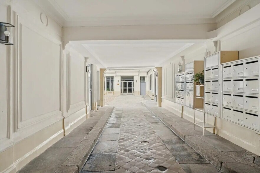146 Rue Montmartre, Paris à louer - Photo du bâtiment - Image 2 de 14