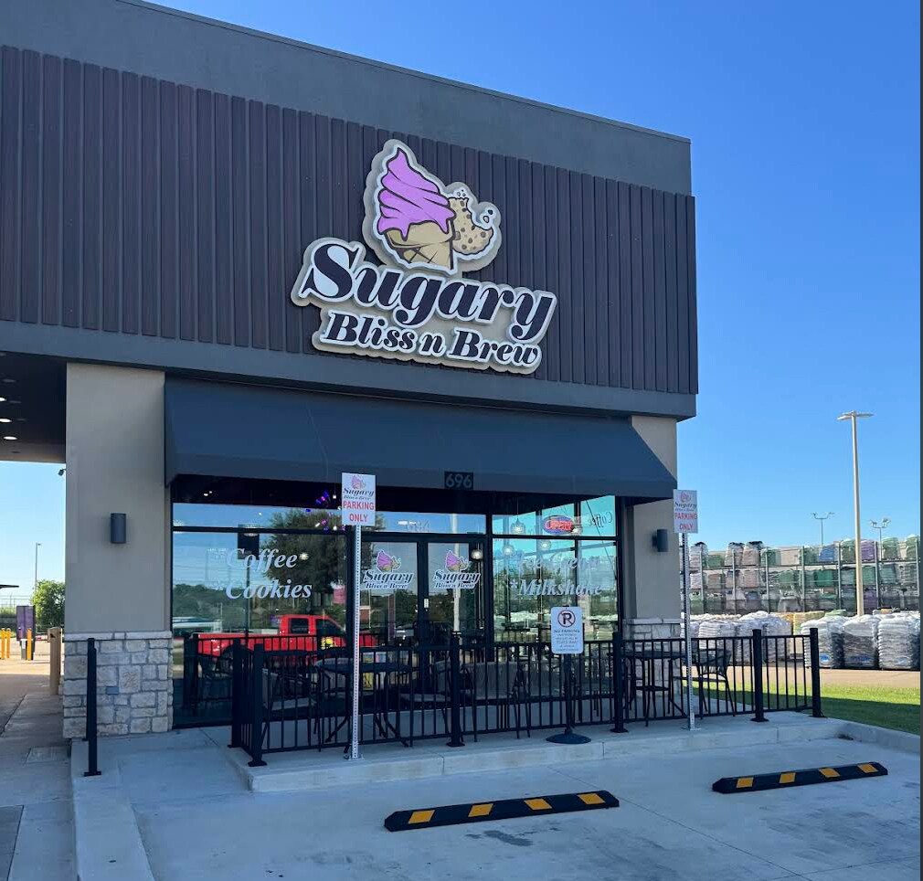 694 Alta Mere Dr, Fort Worth, TX à louer Photo principale- Image 1 de 9