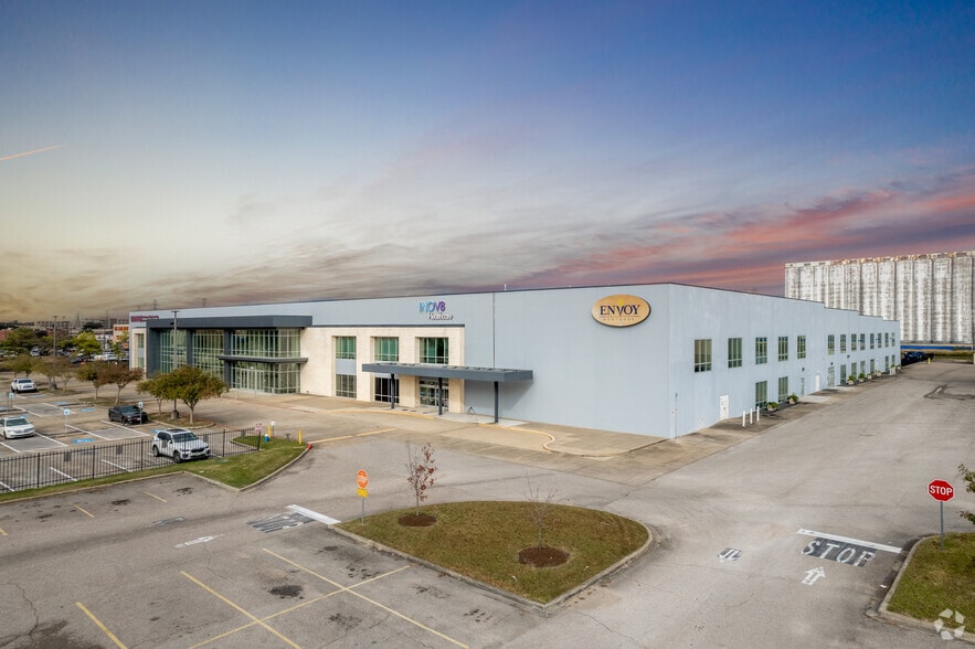 10496 Katy Fwy, Houston, TX for lease - Primary Photo - Image 1 of 8