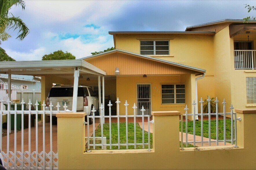 971 E 18th St, Hialeah, FL à vendre - Photo du bâtiment - Image 2 de 27