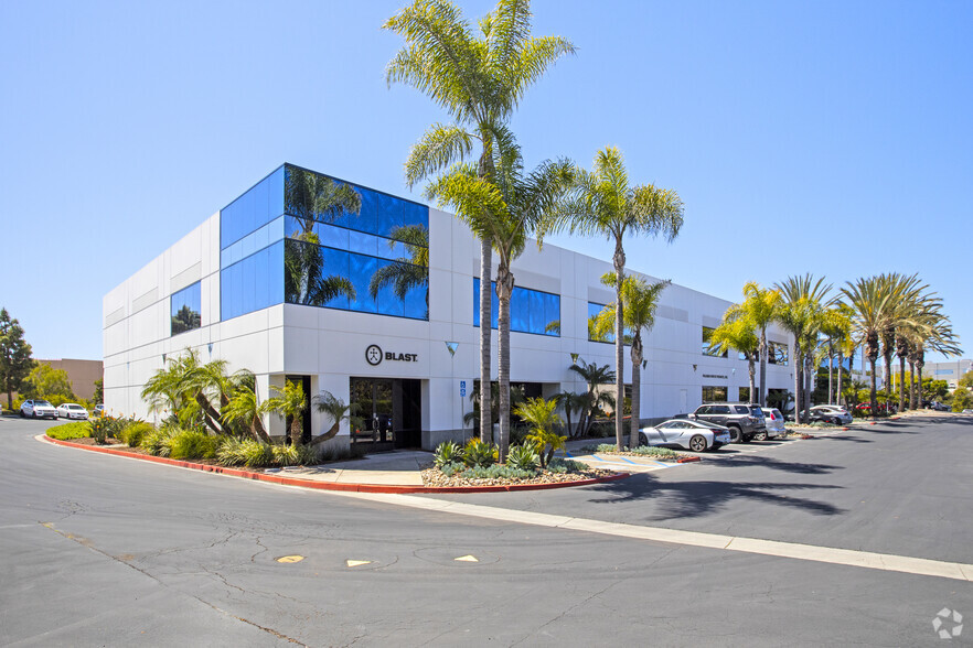 5803 Newton Dr, Carlsbad, CA for lease - Building Photo - Image 1 of 17