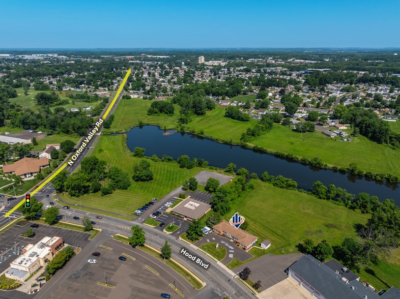 413 Hood Blvd, Fairless Hills, PA à vendre - Photo principale - Image 1 de 8