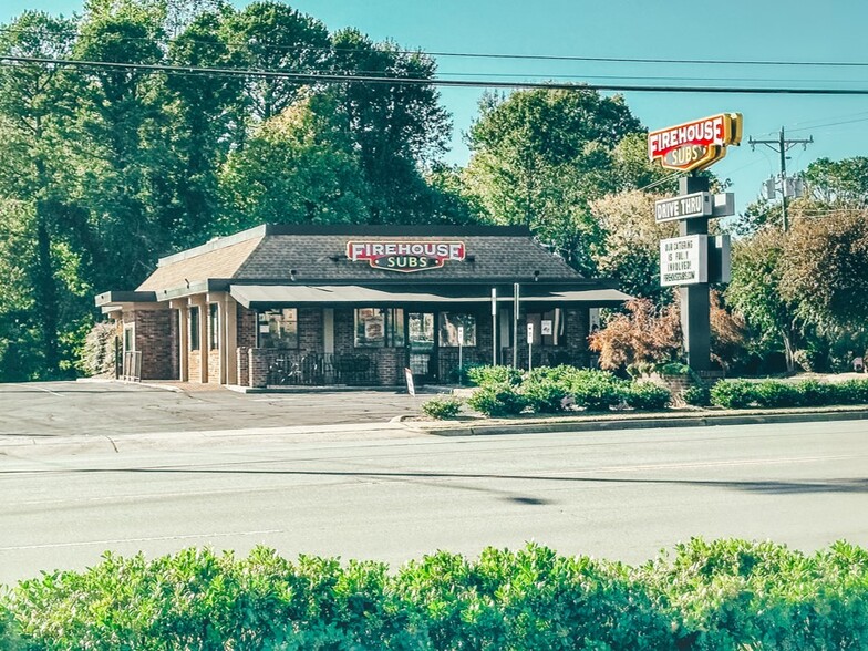 1021 2nd St NE, Hickory, NC for sale - Building Photo - Image 1 of 1