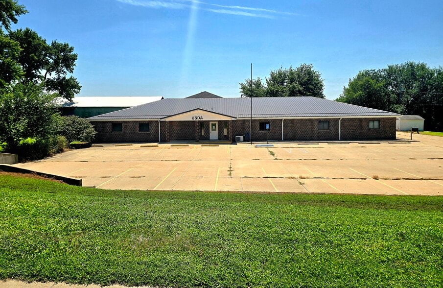 118 W Davis St, Mound City, MO for sale - Primary Photo - Image 1 of 25
