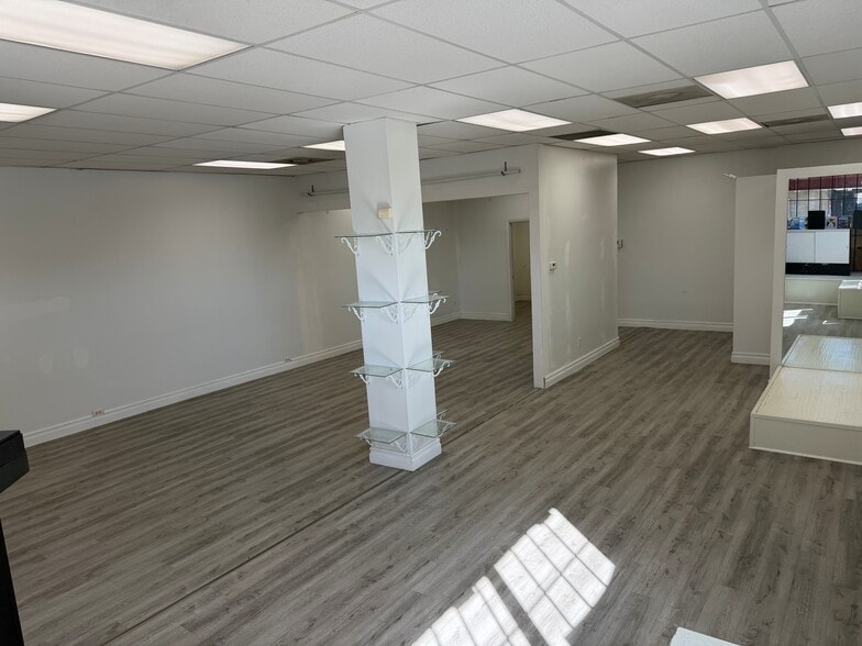121 S Brand Blvd, San Fernando, CA for lease - Interior Photo - Image 2 of 5