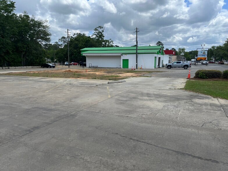 Investment / Redevelopment Opportunity portefeuille de 2 propriétés à vendre sur LoopNet.ca - Photo du bâtiment - Image 2 de 5