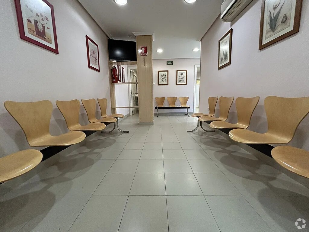 Retail in Toledo, Toledo for lease Interior Photo- Image 1 of 2